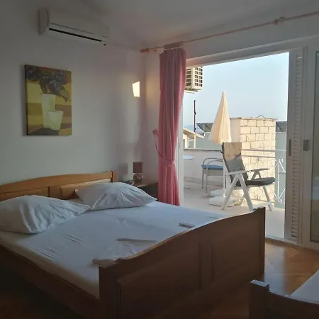 9 * Makarska